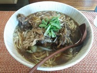 「牛魚介肉らーめん（大）　800円」@麺 ten しばふの写真