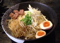 「牛あぶらそば(中)750円」@めん処 仁兵衛 淵野辺店の写真