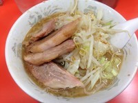「マー油ラーメン+豚入り（ヤサイ、ニンニク）800円」@らーめん いごっそうの写真