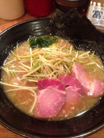 「特製ネギらーめん+中盛り」@らーめん富嶽の写真