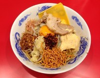 「まぜそば（アブラ以外全マシ）750円」@ジャンクガレッジ 大宮駅前店の写真