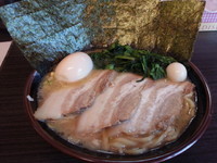 「特製醤油ラーメン(並盛・全部普通)850円」@豚とことんの写真