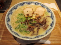 「博多らーめん・バリカタ＋替玉」@由丸 芝大門店の写真