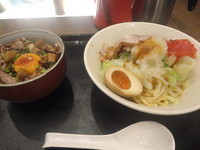 「サラダ冷やしまぜそば　和風醤油＋豚ごはん」@INOSHOWの写真