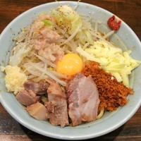 「さぶろう 油そば（200g 720円）＋にんにく・揚げ」@郎郎郎の写真