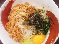 「味噌まぜそば（三好店限定）+生玉子=830円」@らうめん 味噌屋 門左衛門 三芳店の写真