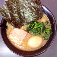 「とんこつ塩（並盛）＋味付き半熟玉子」@らーめん家 せんだい 川崎稲田堤店の写真