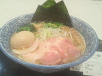 「特製芳醇香味そば（醤油）(麺中盛り平日無料)…900円」@麺屋 一燈 ラゾーナ川崎店の写真