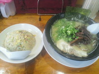 「とんこつラーメン(680円)+Ｃセット(400円)+替玉」@麺処 三階松の写真