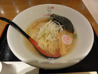 「龍旗信ラーメン」@龍旗信 関西空港店の写真