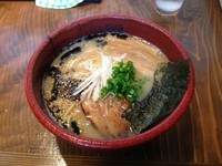 「鶏白そば（黒）」@麺屋たつみ 喜心 狭山店の写真