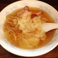 「ワンタンメン　680円」@手打らーめん 自慢亭の写真