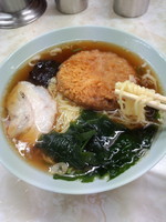 「メンチラーメン520円」@立喰 新角の写真