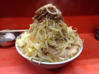 「国産ブタ麺＋中盛＋生卵」@ラーメン富士丸 神谷本店の写真