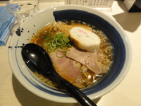 「醤油（細ストレート麺）」@らー麺 山さわの写真