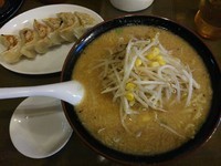 「みそラーメン（大盛り）　＋ギョーザ：￥１０－サービス券」@くるまやラーメン 川中島店の写真