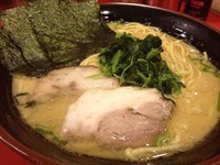 「ラーメン　特盛り　味濃いめ　油多め　麺硬め」@濃厚家 秦野店の写真