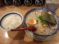 「博多らーめん全部のせ（バリ）+小ライス」@博多ラーメン 鶴亀堂 勝川店の写真