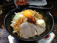 「蕾のまぜそば + 揚げニンニク」@豚骨醤油 蕾の写真