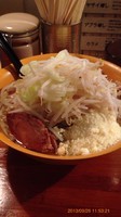 「小ラーメン+粉チーズ ヤサイ ¥700+¥150」@ラーメン mononofuの写真