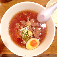 「肉そば（＋半ライス＋煮玉子半分：サービス）」@東京ましこ亭の写真