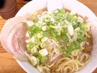 「らーめん（脂少なめ＋ネギ多め）」@こってりらーめん なりたけ 本八幡店の写真