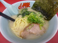 「塩ラーメン（590円）」@ラーメン山岡家 ひたちなか店の写真