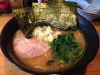 「ラーメン(ちょい固、脂少なめ、味普通)＋ランチセット(半ライス&」@横浜ラーメン 奥村家の写真