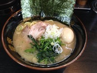 「ラーメン＋味玉＋キャベチャー（￥600＋￥100＋￥100）」@雷家の写真