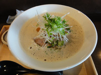 「鶏煮節ラーメン（熟成醤油・細麺）」@らぁ麺 一帆の写真