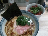 「四つ葉そば＋マグロ丼」@中華そば 四つ葉の写真