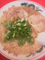 「特製醤油ラーメン（並）￥６００（硬め、背脂多め）」@ラーメン魁力屋 草加店の写真