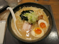 「札幌味噌らーめん　味玉入り：800円」@北海道らーめん 真源の写真