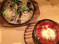 「焼きラーメントリュフ油そば+石焼きトマトリゾットご飯」@凪 Noodle BAR 歌舞伎町店の写真