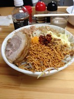 「まぜそば中(ニンニク抜き、他全増し)」@ハイマウントの写真