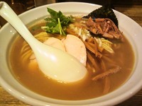 「烏賊干し鶏白湯醤油そば」@新橋 纏の写真