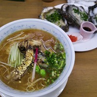 「【長月の一杯】かけ蕎麦With活天然本岩牡蠣＋秋の香り」@MENYA 食い味の道有楽の写真