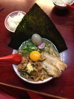 「肉玉全部のせ」@肉玉そば おとど食堂 篠崎店の写真