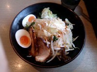 「汁なしタンタン麺 680円＋野菜100円＋ゆで卵無料券他」@品の一の写真