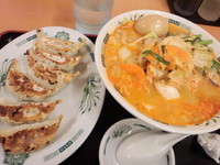 「モツ野菜ラーメン餃子セット740円+味玉(クーポン)50円」@日高屋 日暮里南口店の写真