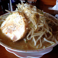 「らーめん…700円 野菜、背脂増し」@らーめん ◯八の写真