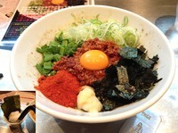 「台湾まぜそば+辛さ増し+チーズ+ニンニク+追いメシ」@麺 やまらぁの写真