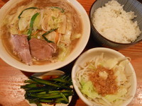 「ランチセットＢ＋そそる！ピリ辛ニラ」@濃菜麺 井の庄の写真