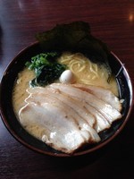 「濃厚醤油とんこつがぶりチャーシュー麵➕麺硬め➕ライス」@吟家の写真