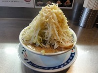 「ラーメン650円　細切れ豚70円　野菜マシ　ニンニク脂」@らーめん大 蒲田店の写真