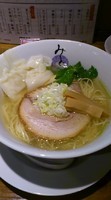 「塩らーめん　細麺　６５０円　大盛り＋肉ワンタン　１００円」@麺処みどり 伊勢崎店の写真