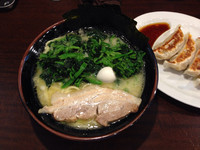 「濃厚とんこつ塩ラーメン+ほうれん草増し」@吟家 誉田店の写真