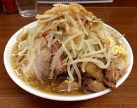 「ラーメン（ヤサイ半マシ・ニンニク） 700円」@ラーメンの店 どでん 北浦和店の写真