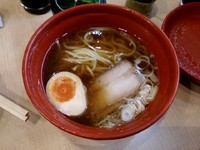 「魚介醤油らーめん 367円」@無添 くら寿司 横浜磯子店の写真