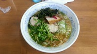 「丸地鶏黄金ラーメン」@MENYA 食い味の道有楽の写真
